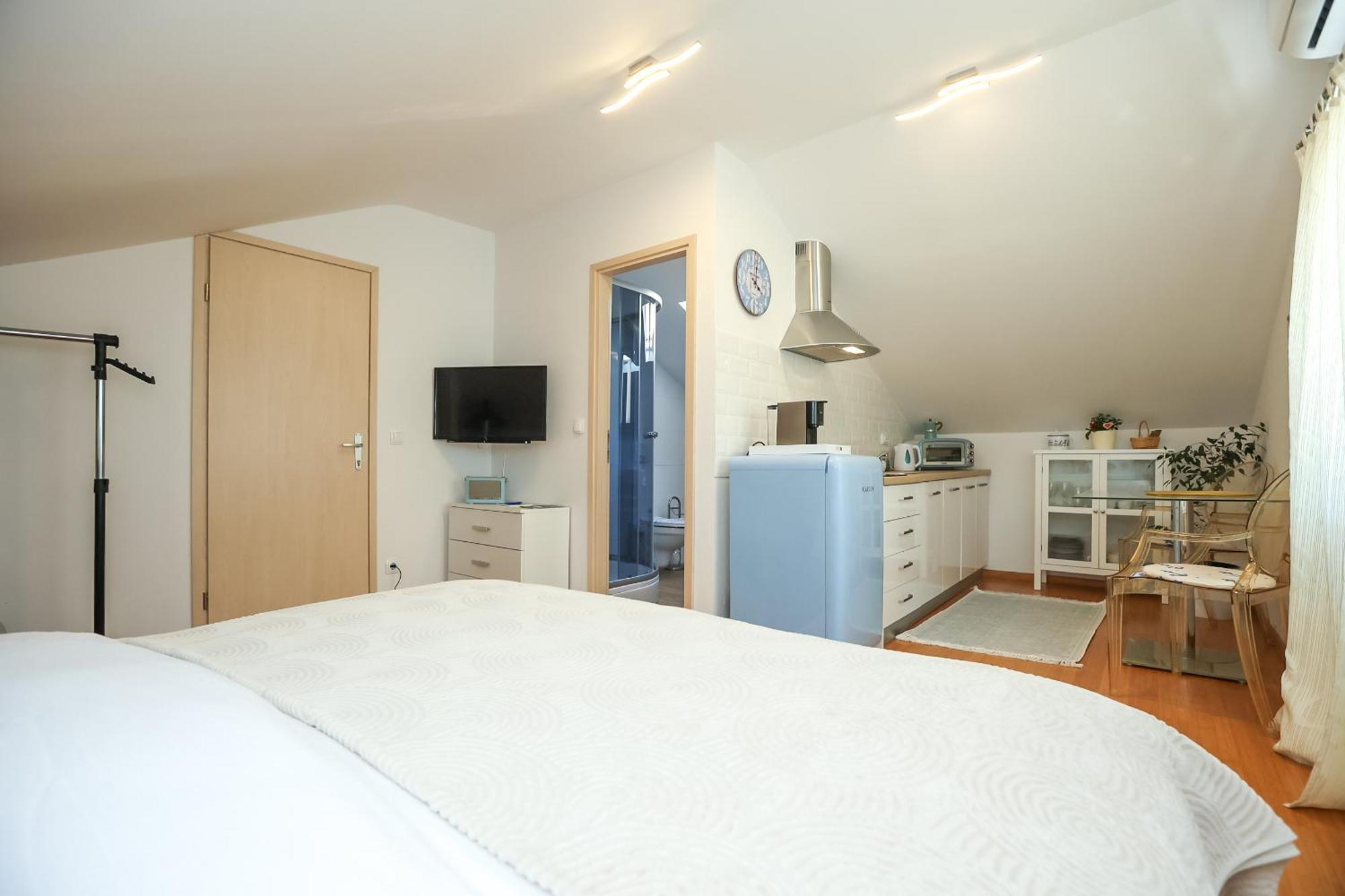 Z&A Studio Apartment With Parking โบชาวา ภายนอก รูปภาพ